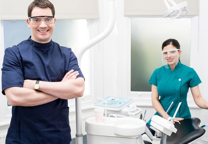 Dental Implantologie equipo de odontologos